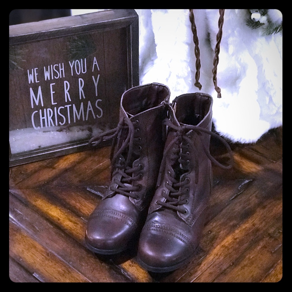 Steve Madden girls lace up boots